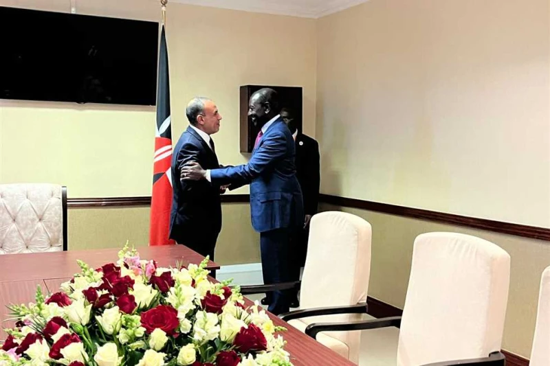 وزير الخارجية ينقل تهنئة الرئيس السيسي لنظيره الكيني بمناسبة إعلان التشكيل الحكومي الجديد التقى الدكتور بدر عبدالعاطي وزير الخارجية والهجرة وشئون