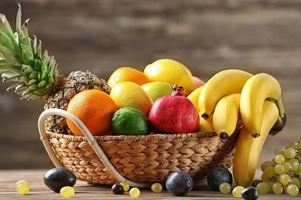 فواكه مفيدة في مكافحة السرطان: جيش حليف لك في صيانة صحتك.تحمل الطبيعة السخية في طياتها فواكه غنية بالمواد الغذائية والمركبات الفعالة التي قد تلعب