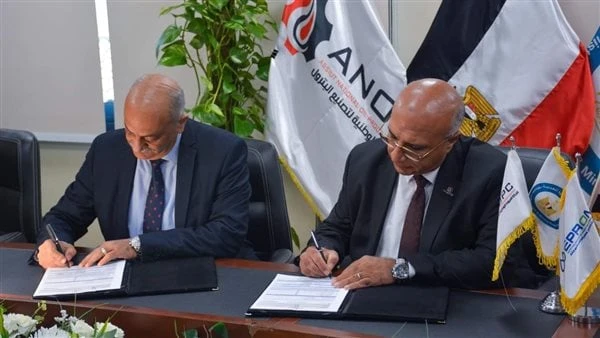 أنوبك وإيبروم توقعان عقد خدمات مراحل الإعداد لتجارب تشغيل مجمع إنتاج السولار بأسيوطوقعت شركة أسيوط الوطنية لتصنيع البترول (أنوبك) والشركة المصرية