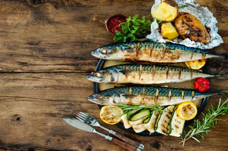 طريقة عمل سمك الماكريل في الفرنسمك الماكريل يعد من الأسماك الشهية والمغذية التي تحظى بشعبية واسعة في المطبخ العربي. يتميز هذا النوع من السمك بنكهته