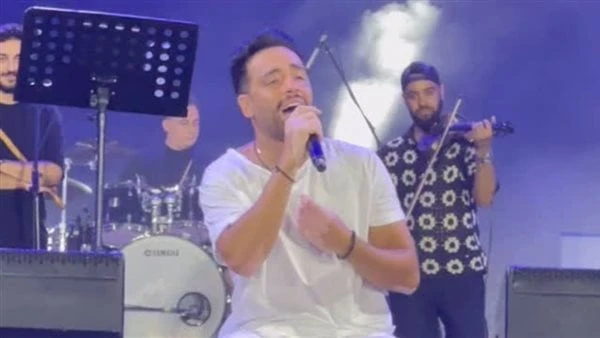 رامي جمال يوجه الشكر للشركة المتحدة في حفله بالعلمين بدأ خلال الساعات الماضية الفنان رامي جمال حفله بمهرجان العلمين في دورته الثانية ، وذلك وسط حضور