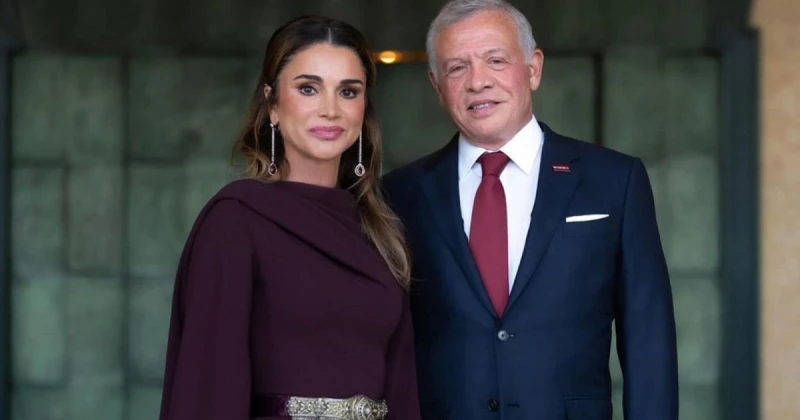 بصورة بغاية اللطافة.. الملك عبد الله الثاني والملكة رانيا يقضيان وقت مميز مع حفيدتهما الأميرة إيمان تعرف على التالي بصورة بغاية اللطافة.. الملك عبد