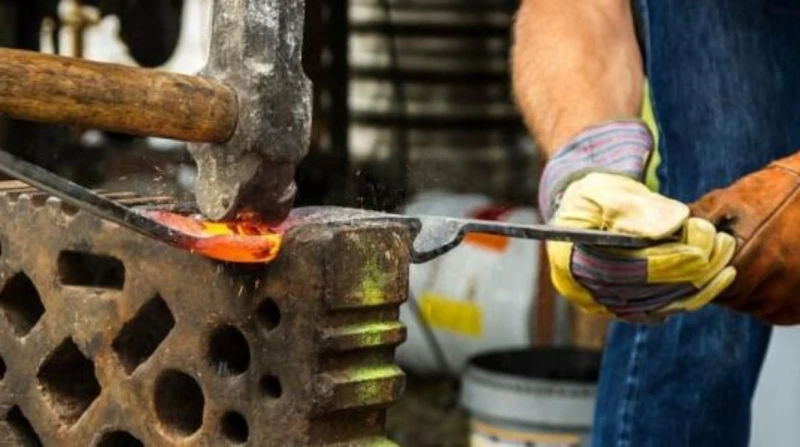 قال لهم البيت بيقع.. بلاغ من مسن لإغلاق ورشة في شبرا لم يمر على انهيار عقار روض الفرج سوى أيام قليلة؛ ليتلقى بعدها رجال المباحث بلاغا آخر يفيد بتعرض منزل جديد في الجوار للانهيار بس