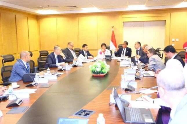 لجنة إعداد مشروع اللائحة التنفيذية لقانون رعاية حقوق المسنين تعقد اجتماعها الأولعقدت لجنة إعداد مشروع اللائحة التنفيذية لقانون رعاية حقوق المسنين