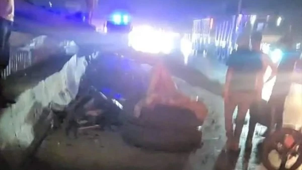 بعد ساعات من حادث دائري الرماية.. انقلاب تريلا محملة بالكونترات بالمعادي تلقت غرفة عمليات النجدة بالقاهرة بلاغا عن حادث انقلاب سيارة نقل محملة