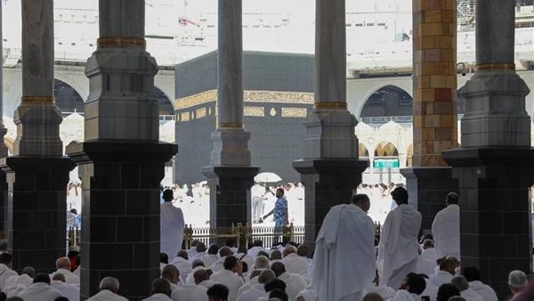 خطيب المسجد الحرام: لا يخلق أسباب الضحك والبكاء إلا الله تعالى وحدهقال الشيخ الدكتور فيصل غزاوي ، إمام وخطيب المسجد الحرام، إن الله سبحانه وتعالى قد