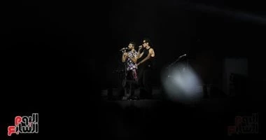 رومانسى وشعبى.. فريق كايروكى يرضى كل الأذواق فى مهرجان العلمين الجديدة تعرف على التالي رومانسى وشعبى.. فريق كايروكى يرضى كل الأذواق فى مهرجان العلمين الجديدة، غنى النجم أمير عيد، خ