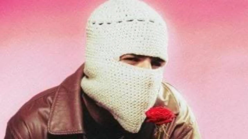 تووليت يتألق في حفله الأول بالساحل الشمالي.. صور أحيا مغني الراب تووليت، المعروف بلقب المطرب المقنع، حفله الأول في الساحل الشمالي، الذي شهد حضور آلاف