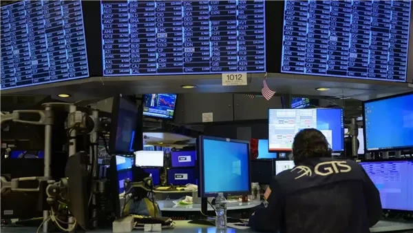 تراجع جماعي في وول ستريت وسط ترقب أرباح إنفيدياتراجعت الأسهم الأمريكية بشكل جماعي في وول ستريت، متأثرة بانخفاض أسهم إنفيديا ، حيث يستعد المستثمرون