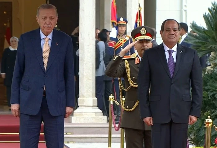 وسائل إعلام تركية: الرئيس السيسي يزور أنقرة في هذا الموعد خلال الأشهر الماضية، شهدت العلاقات المصرية التركية، تطورا كبيرا في العديد من الجوانب، من خلال السعي لفتح آفاق جديدة في الع