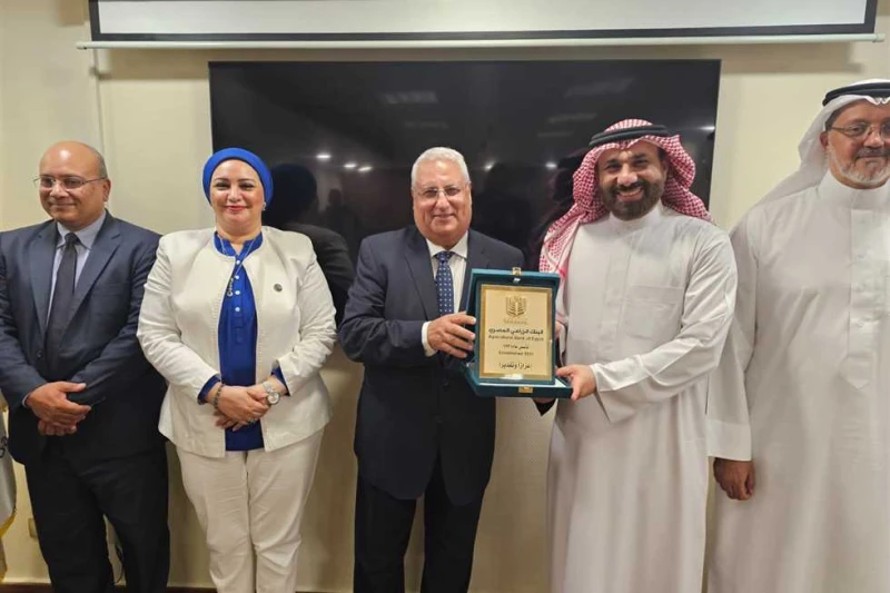 رئيس اتحاد نقابات البحرين: تعلمنا على أيدي مصريين ونفتخر بذلك وصل وفد من الاتحاد الحر لنقابات عمال البحرين، برئاسة يعقوب يوسف، الرئيس التنفيذي، إلي مصر في زيارة رسمية، بدعوة من الن