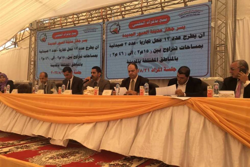 الإسكان: تسليم إخطارات تخصيص أراضي تقنين الأوضاع بمنطقة الأمل وبيع محال تجارية في العبور الجديدة أعلن الدكتور أحمد إسماعيل، رئيس جهاز مدينة العبور