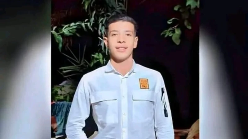 الدعاء وصيتي.. رسالة مؤثرة لطالب قبل وفاته بأيام في سوهاج كما لو أنها نبوءة موته، ترك طالب بالصف الأول الثانوي رسالة مؤثرة قبل وفاته بأيام في حادث انقلاب سيارة كان يستقلها رفقة شقي