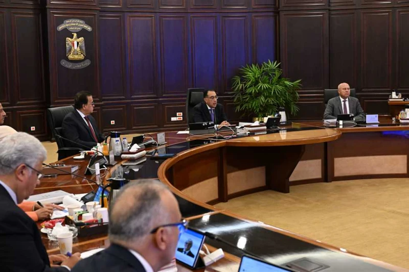 رئيس الوزراء: الدولة تضع في أولوياتها توصيات مجلس أمناء الحوار الوطني أكد الدكتور مصطفى مدبولي، رئيس مجلس الوزراء، أن الدولة المصرية تضع في أولوياتها