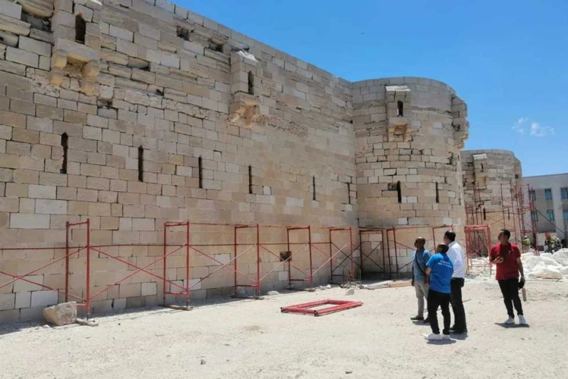 رئيس قطاع الآثار الإسلامية يتفقد الصوت والضوء وترميم قلعة قايتباي ب الإسكندرية (صور) أجرى الدكتور جمال مصطفى، رئيس قطاع الآثار الاسلامية والقبطية في