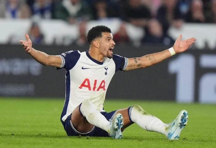 صدمة للاعبي الفانتازي بعد إصابة دومنيك سولانكي مع توتنهام تعرض عشاق لعبة فانتازي الدوري الإنجليزي الممتاز لصدمة مدوية بعد تأكد إصابة المهاجم الدولي الإنجليزي دومنيك سولانكي لاعب فر