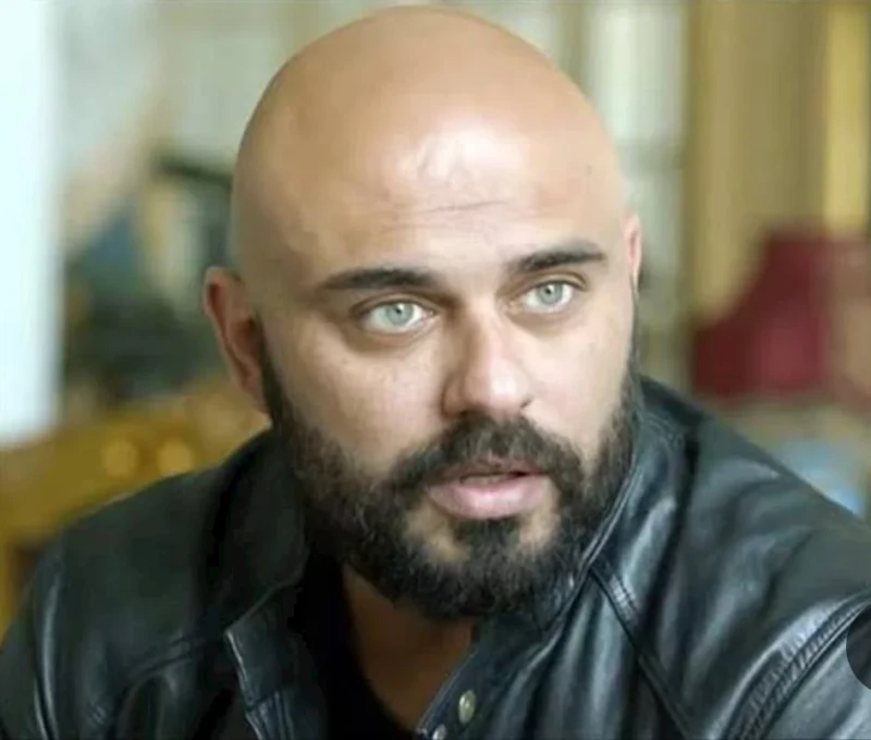 وفاة والد الممثل أحمد صلاح حسني :البقاء للهتوفي الكابتن صلاح حسني، نجم النادي الأهلي المصري الأسبق، ووالد الفنان أحمد صلاح حسني.وكتب الإعلامي الرياضي