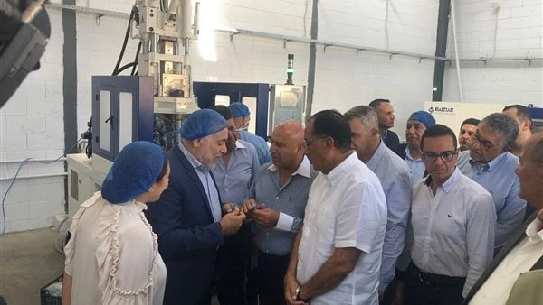 رئيس الوزراء يتفقد شركة تصنيع منتجات العناية بالفم والأسنانتفقد الدكتور مصطفى مدبولي، رئيس مجلس الوزراء، ومرافقوه، مصنع شركة داوف لتصنيع منتجات