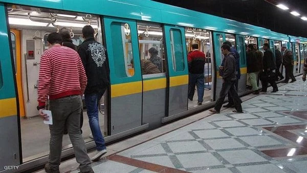 لو طالب.. اعرف أسعار اشتراكات مترو الأنفاق تفاصيليتجه الكثير من المواطنين إلي استخدام مترو الأنفاق كوسيلة مواصلات حيث تعد الأسرع والأرخص من بين