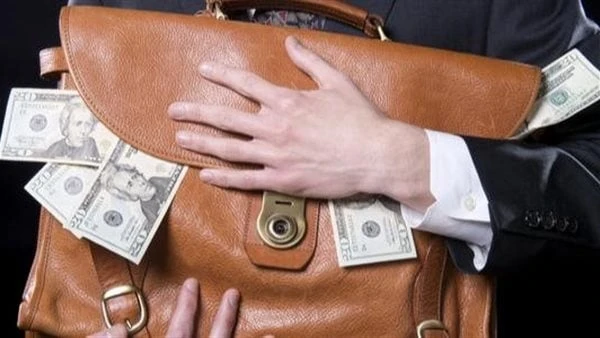 حكم الاستيلاء على أموال الناس في بلاد غير المسلمين.. دار الإفتاء تجيبورد إلى دار الإفتاء المصرية، سؤالا يقول (ما حكم الاستيلاء على أموال غير