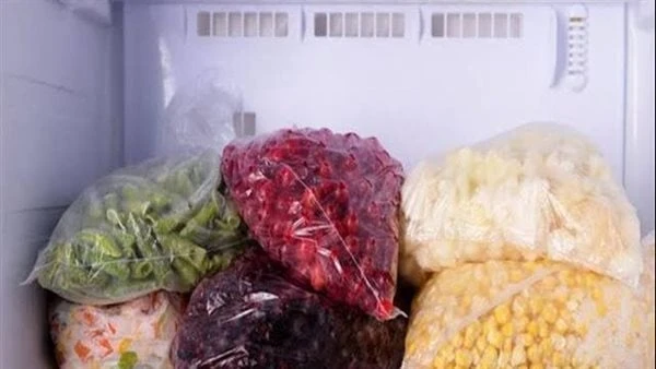 كيفية تخزين الخضار بشكل صحيح في الثلاجة.. نصائح ضروريةيعد تخزين الخضار أو العناصر النباتية وغير النباتية في الثلاجة بشكل صحيح جزءا مهما من الحفاظ عليها طازجة، يجب تخزين الخضار والف