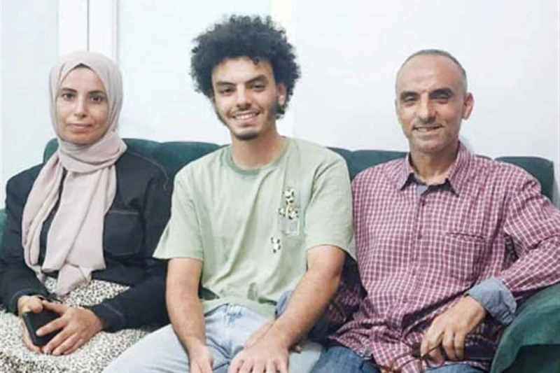 نتيجة الثانوية العامة 2024 بعد التعديل.. والد العاشر على الجمهورية: ابني مصدوم نفسيا بعد خروجه من الترتيب نتيجة أوائل الثانوية العامة 2024 بعد التعديل، قال محمد أحمد هلال والد الطا