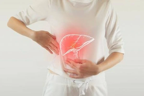 نصائح مهمة للعناية بمرضى الكبدإليك بعض النصائح الهامة للأشخاص الذين يعانون من مشاكل في الكبد:1. التحكم في الغذاء:تجنب الدهون الزائدة والسكريات:يفضل