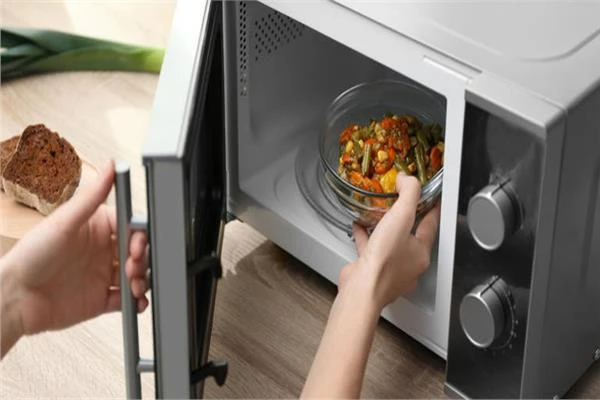 احذر من وضع هذه الأشياء في الميكروويف: ما يجب تجنبه لحماية صحتك متفرقات شاهد المقال التالي من صحافة مصر عن احذر من وضع هذه الأشياء في الميكروويف ما يجب تجنبه لحماية صحتك، احذر من و