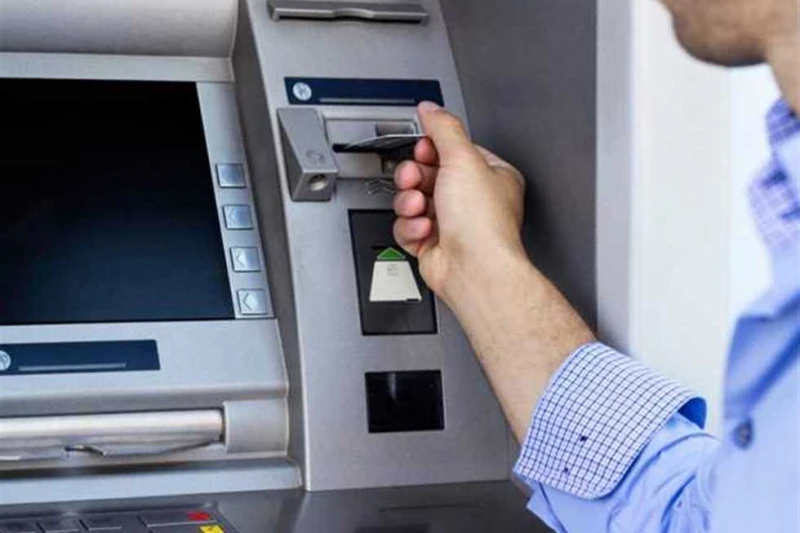 رسوم السحب من ماكينات الصراف الآلي 2024.. ومواعيد عمل البنوك في مصر يواصل عملاء البنوك في مصر البحث عن تفاصيل رسوم السحب من ماكينات الصراف الآلي، حيث