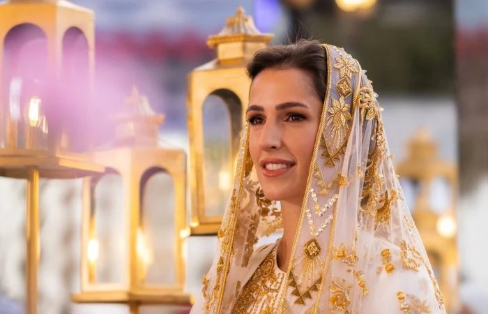 غادر الأمير الحسين بن عبد الله الثاني، ولي العهد الأردني، وزوجته الأميرة رجوة الحسين، مدينة الحسين الطبية، برفقة مولودتهما الأميرة إيمان بنت الحسين.