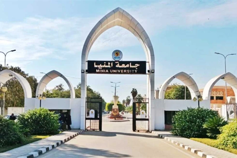 بالأسماء.. رئيس جامعة المنيا يصدر قرارات بتجديد وتعيين وكلاء 5 كليات أصدر الدكتورعصام فرحات، رئيس جامعة المنيا، قرارات بتعيين وتجديد تعيين عدد من