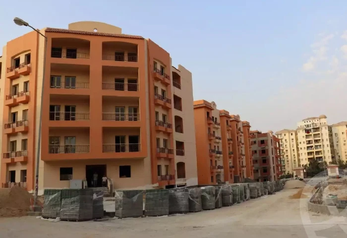 إسكان النواب تكشف أسباب ارتفاع أسعار العقارات في مصر (فيديو) كشف طارق شكري، وكيل لجنة الإسكان بمجلس النواب، عن أسباب ارتفاع أسعار العقارات المتمثلة في التمليك والإيجار.وقال طارق شك