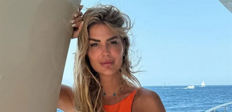 بفستان قصير جدا.. ملكة جمال لبنان السابقة تستمتع بوقتها في إسطنبول (صور) تعرف على التالي بفستان قصير جدا.. ملكة جمال لبنان السابقة تستمتع بوقتها في