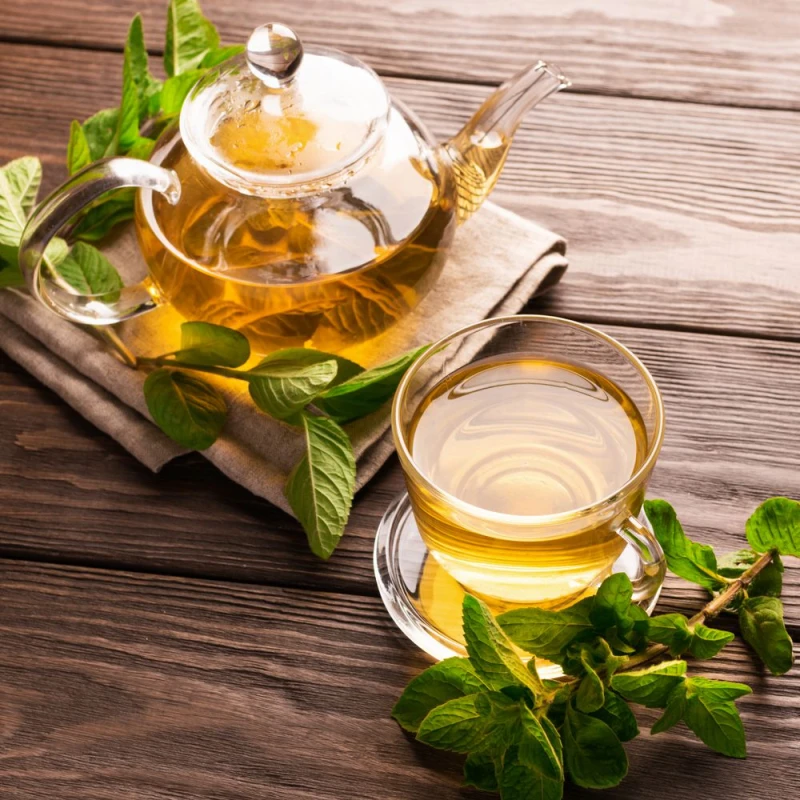 فوائد الشاى الأخضر.. ماذا يحدث لجسمك عند تناول الشاى الأخضرما هو الشاي الأخضر؟الشاي الأخضر هو واحد من أكثر من 1000 نوع من الشاي، وهو مشروب يحتوى على