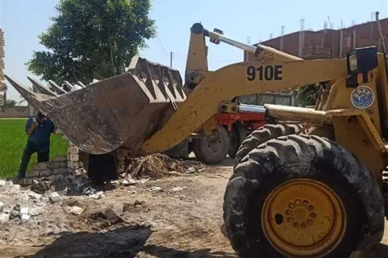 إزالة 10 حالات تعدي على أراضي الدولة ضمن حملات الموجة ال 23 في الشرقية أكد المهندس حازم الأشموني محافظ الشرقية، استمرار تنفيذ المرحلة الثانية من