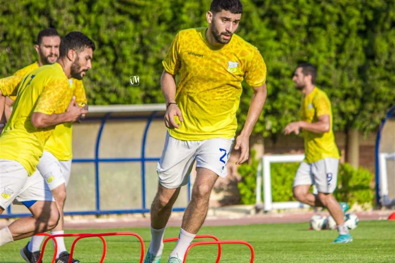 نادي طنطا يضم ثنائي الحرس وغزل المحلة في صفقة جديدة (تفاصيل) نجحت لجنة الكرة بنادي طنطا في ضم الثنائي عمر رجب ومحمود علاء لاعبا حرس الحدود وغزل المحلة السابقين، في إطار موسم الانتق