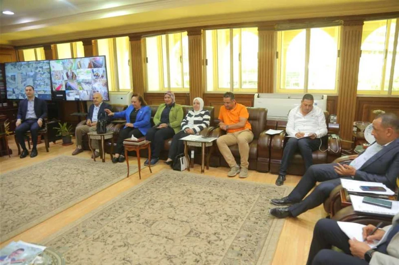 محافظ كفر الشيخ ل أعضاء مجلسي النواب والشيوخ: كلنا شركاء في المسؤولية أعرب اللواء دكتور علاء عبدالمعطي محافظ كفر الشيخ خلال اجتماعه اليوم السبت ب