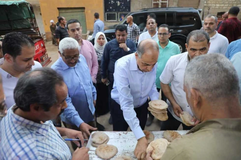 محافظ المنيا: لقاءات لخدمة المواطنين بالمراكز والقرى لبحث توفير نفقات التنقل أكد اللواء عماد كدوانى محافظ المنيا اليوم الأحد، حرصه الدائم في التفاعل المباشر مع الأهالى وسعيه الدؤوب