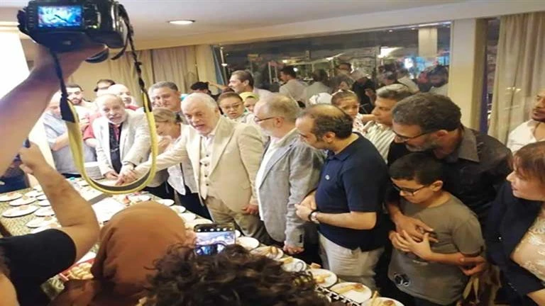 بالصور.. تكريم أشرف زكي في احتفالية نقابة المهن التمثيلية تعرف على التالي بالصور.. تكريم أشرف زكي في احتفالية نقابة المهن التمثيلية، 11 49 م الإثنين