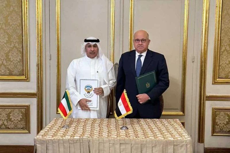 اللجنة القنصلية المصرية الكويتية تبحث التأشيرات والإقامة وأعمال التصديقات عقدت الدورة الخامسة للجنة القنصلية المصرية- الكويتية المشتركة بالقاهرة اليوم، وترأسها عن الجانب المصري الس