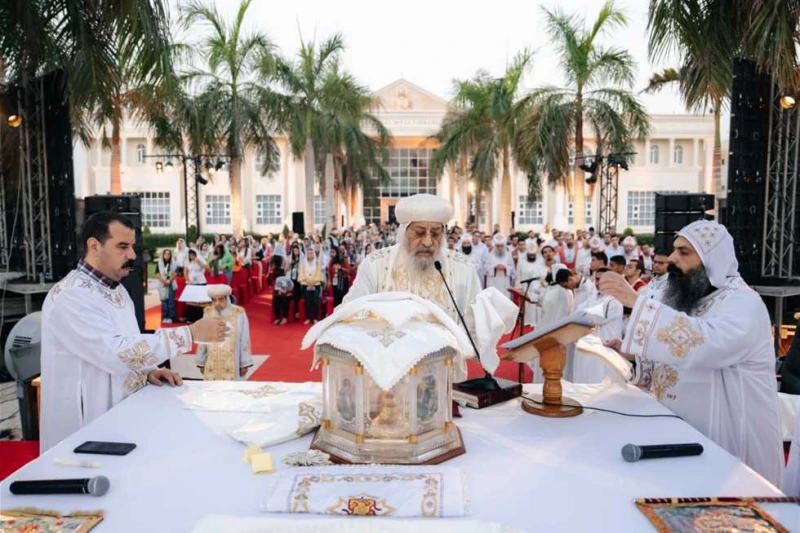 البابا تواضروس يصلي القداس في ملتقى لوجوس الرابع للشباب صلى البابا تواضروس الثاني، بابا الإسكندرية بطريرك الكرازة المرقسية اليوم الأحد، القداس الإلهي