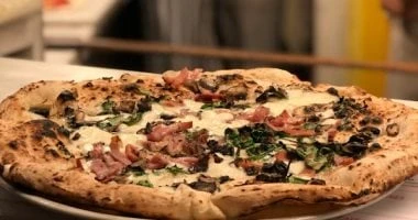 طريقة عمل بيتزا البيكانا المشوية بطعم مميز المرأة والمنوعات شاهد المقال التالي من صحافة مصر عن طريقة عمل بيتزا البيكانا المشوية بطعم مميز، البيتزا المشوية على الفحم تعطي نكهة لا تق