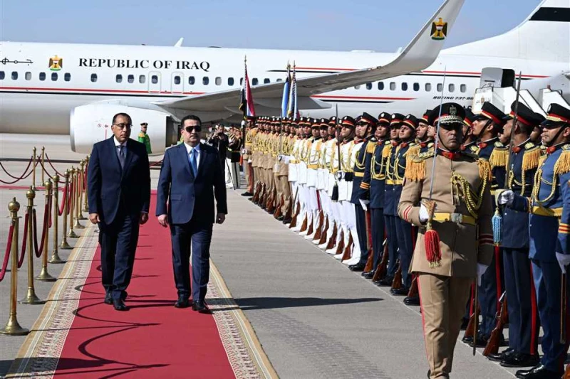 رئيس الوزراء يستقبل رئيس الوزراء العراقي بمطار العلمين الدولي استقبل الدكتور مصطفى مدبولي، رئيس مجلس الوزراء، صباح اليوم، بمطار العلمين الدولي، محمد