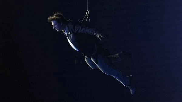 لحظة دخول توم كروز حفل ختام الأولمبياد تبهر الجميع صورتصدر توم كروز محركات البحث ومواقع السوشيال ميديا على مستوى العالم بعد ظهوره الأخيره فى ختام