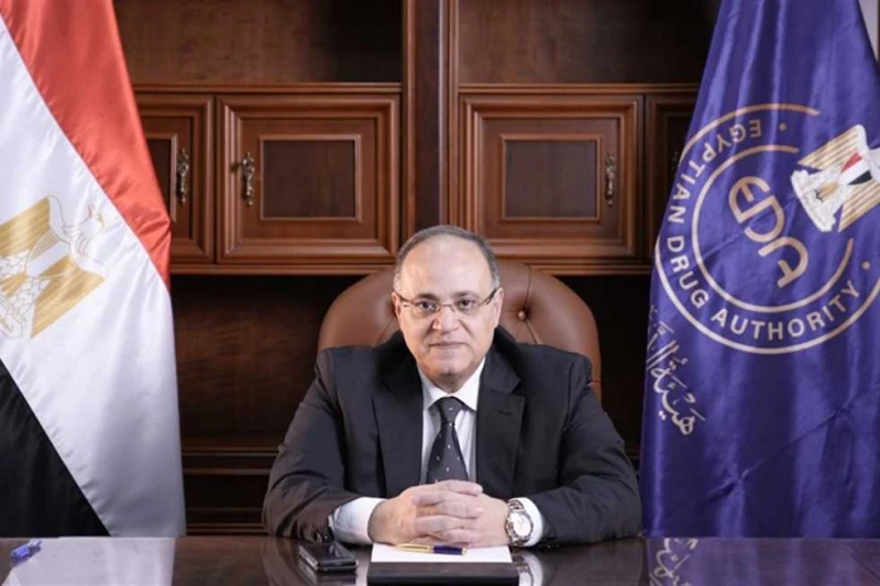 رئيس هيئة الدواء يكشف سبب نواقص الأدوية في مصر (فيديو) كشف الدكتور علي الغمراوي، رئيس هيئة الدواء، أمس، تفاصيل أزمة نقص الدواء في السوق خلال هذه الفترة، مشيرا إلى أن الدولة تشهد نق
