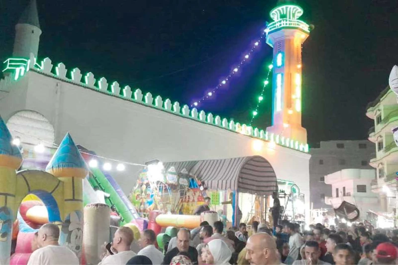 الآلاف يحتفلون بمولد والد القطب الصوفى إبراهيم الدسوقى احتفل الآلاف من مواطنى محافظة البحيرة وأبناء الطرق الصوفية ومحبى ومريدى آل البيت بمولد العارف