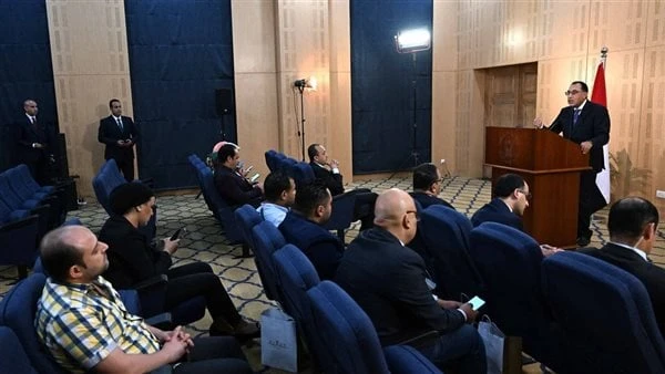 مدبولي: إصدار 31 رخصة ذهبية لمشروعات مختلفة منذ بداية 2024 حتى يونيو استهل الدكتور مصطفى مدبولي، رئيس مجلس الوزراء، المؤتمر الصحفي الأسبوعي، بالترحيب بالصحفيين والإعلاميين الذين حض