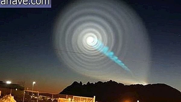 بوابة النجوم في خليج عدن.. طريق لعالم آخر يتصارع حوله العلماءينجذب البشر فى مختلف أنحاء العالم للظواهر الغريبة، لذا حظيت بوابة النجوم فى خليج عدن على اهتمام كبير فى الأونة الأخيرة.