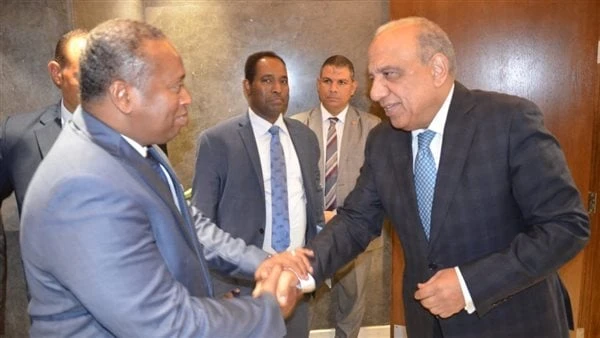 وزير الكهرباء يستقبل نظيره الجيبوتى لدعم وتعزيز التعاون استقبل الدكتور محمود عصمت وزير الكهرباء والطاقة المتجددة ، يونس على جيدى وزير الطاقة والموارد