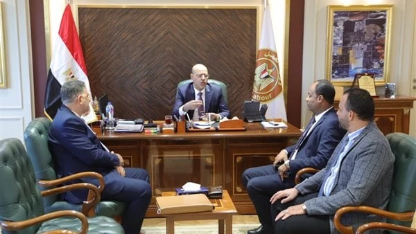 وزير العمل لنقابة الإسعاف: حريصون على وجود منظمات عمالية قوية ومتماسكة استقبل محمد جبران وزير العمل اليوم الأحد بديوان عام الوزارة بالعاصمة الإدارية الجديدة وفد من النقابة العامة ل